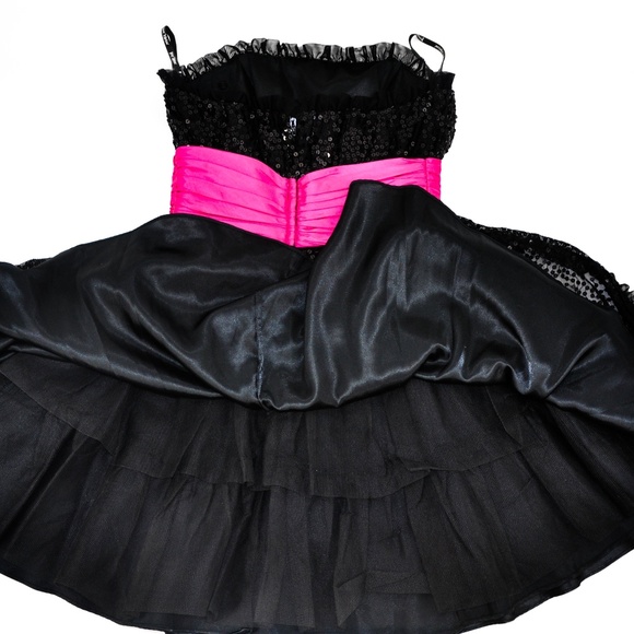 BETSEY JOHNSON Black Sequin Strapless Formal Dress - Picture 5 of 7